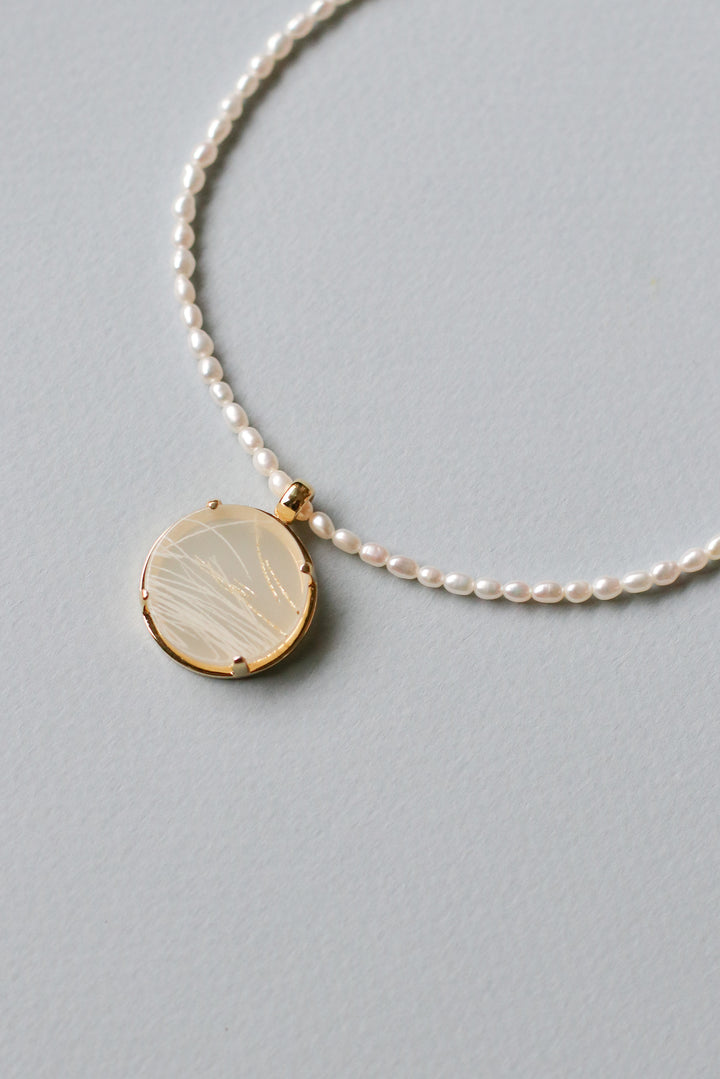 Circle Pendant Pearl Necklace