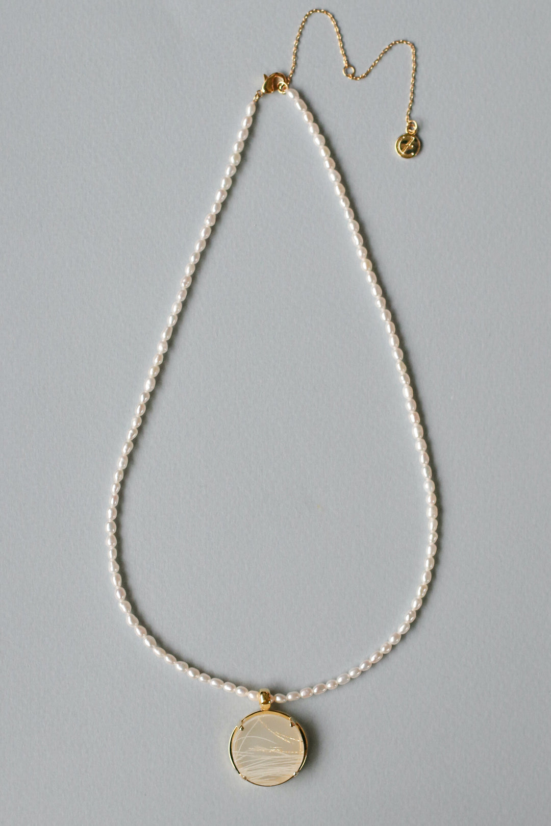 Circle Pendant Pearl Necklace