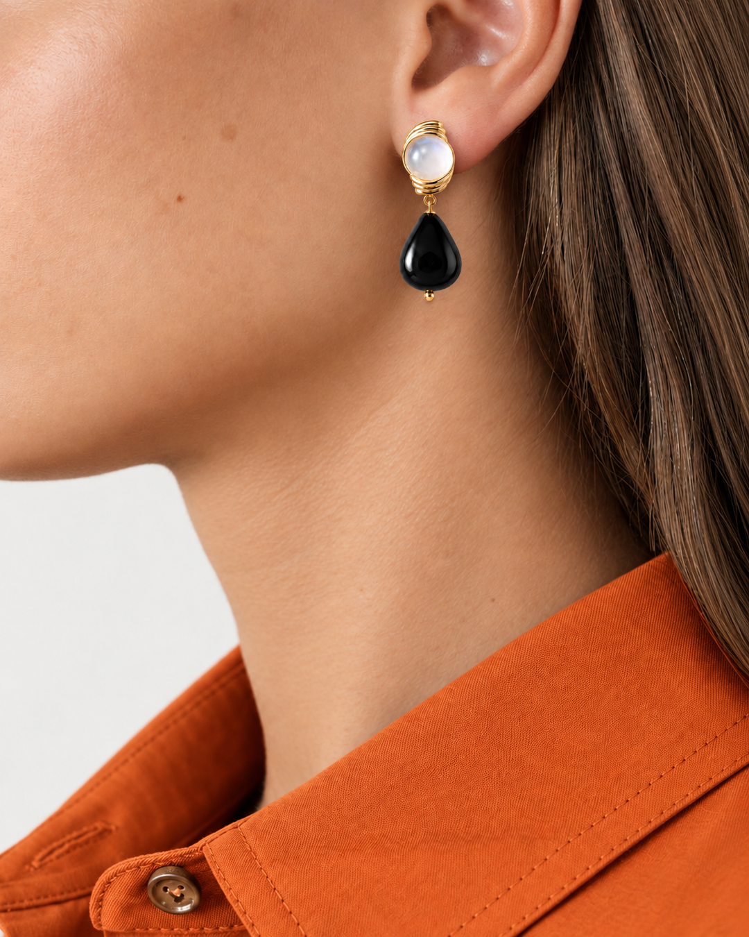 LETO EARRINGS in GOLD & ONYX